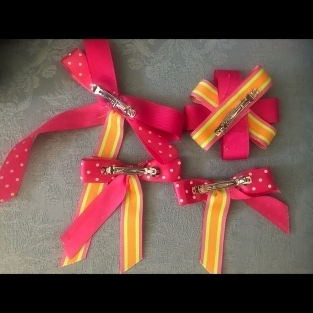 Four sweet hair bows! - Picture 3 of 4